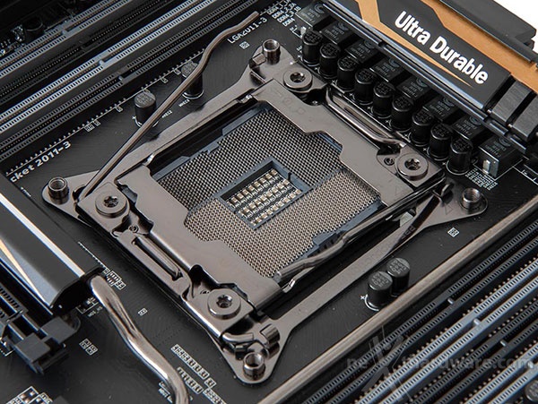 GIGABYTE X99-UD7 WIFI 1. Architettura  Intel Haswell-E  3