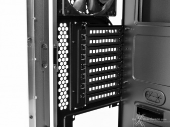 Thermaltake Urban T81 5. Interno 6