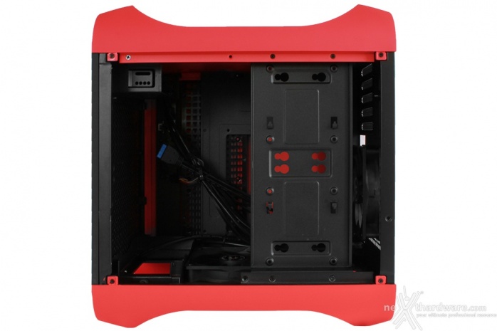 BitFenix Prodigy M Color 4. Interno 2